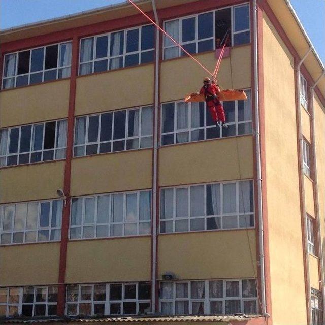 Akut Kuşadası Ekibi Aynı G&uuml;n İki Tatbikat Yaptı 1