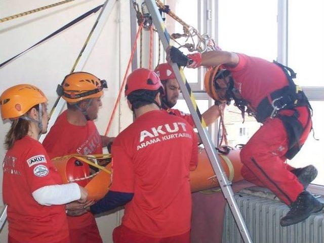 Akut Kuşadası Ekibi Aynı G&uuml;n İki Tatbikat Yaptı 2