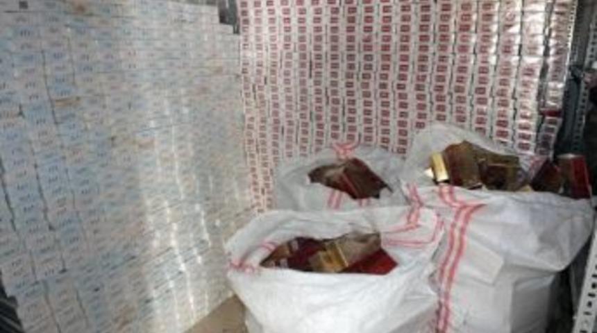 Harran'da Kamyon Kasasında 54 Bin Paket Ka&ccedil;ak Sigara