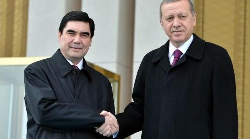 Karşılama T&ouml;reninde K&ouml;pek Ve Ardından Koşturan Koruma Polisi Dikkat &Ccedil;ekti (2)