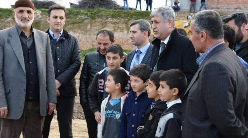 Yeşilyurt Belediyesi&rsquo;nden S&uuml;tl&uuml;ce Mahallesi&rsquo;ne Spor Sahası