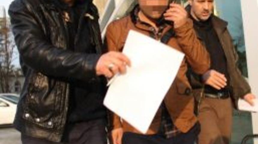 Ka&ccedil;ak Sigarayla Yakalanan Kamyon Şof&ouml;r&uuml; Tutuklandı