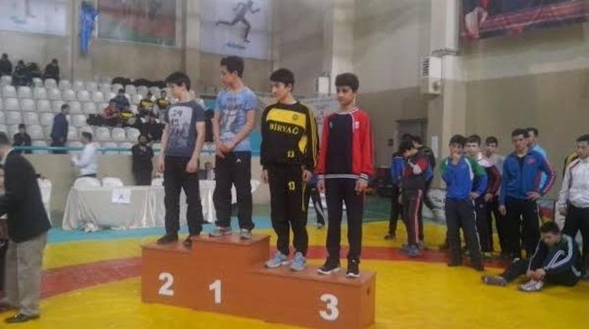 T&uuml;rkiye G&uuml;reş Şampiyonası Katılmayı Hak Eden Sporcuya Tebrik