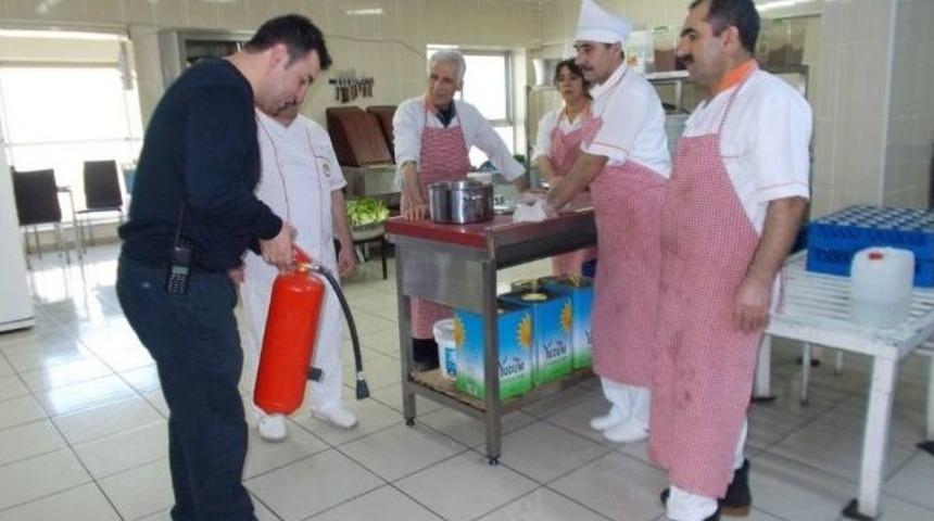 Sağlık &Ccedil;alışanlarına Afet Ve Tehlikeler Eğitimi