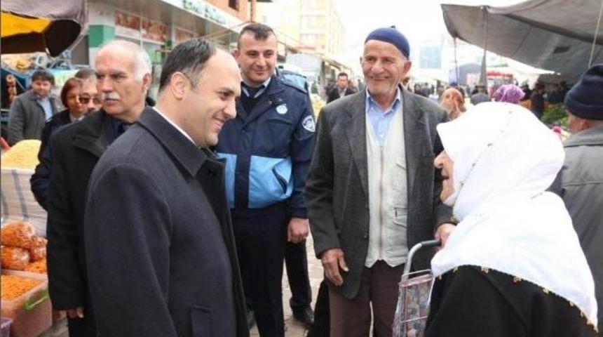 Başkan &Ouml;zaltun Pazar Esnafını Ziyaret Etti