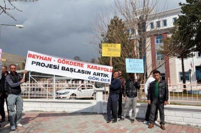 Baraj Mağduru Köylülerden Yol Eylemi