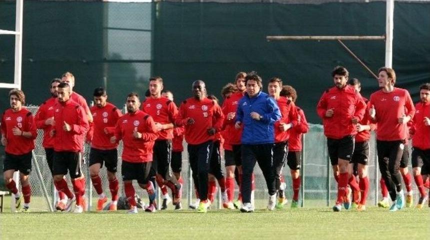 Antalyaspor, Samsun Deplasmanından 3 Puanı Hedefliyor