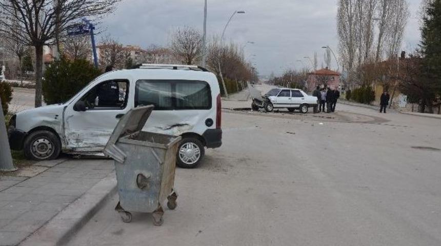 Hastaneye Giderken Kaza Yaptı