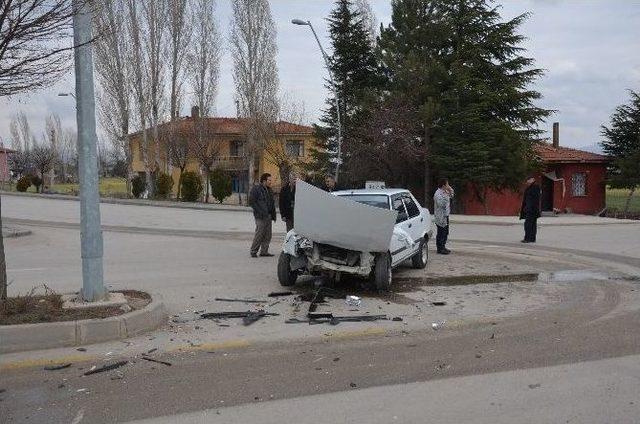 Hastaneye Giderken Kaza Yaptı