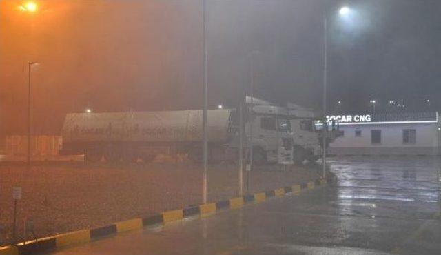 Doğalgaz Tesisi Yanındaki Depo Yangını Korkuttu 2