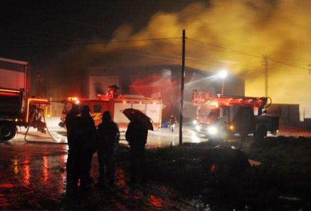 Doğalgaz Tesisi Yanındaki Depo Yangını Korkuttu 3