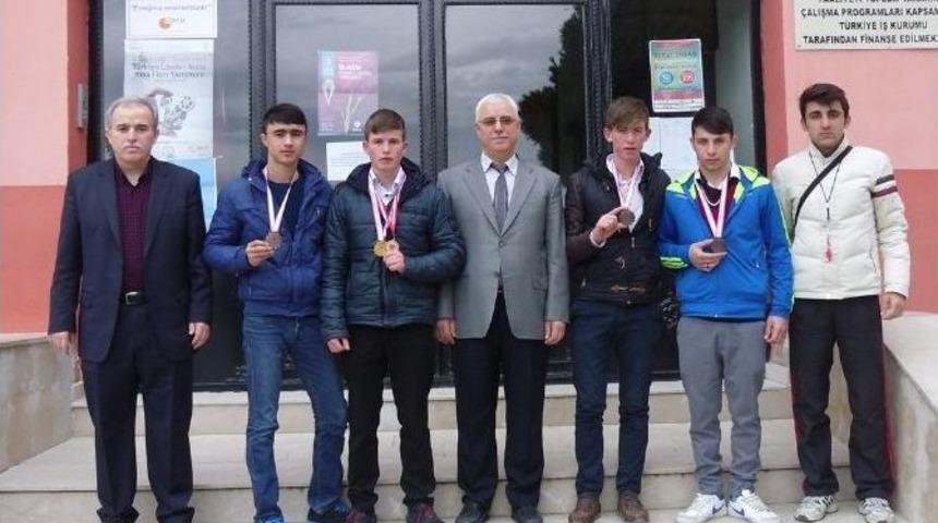 Kula&rsquo;da İki Kardeşin Ortak Sevinci