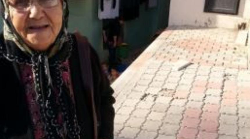 Otomobilin &Ccedil;arptığı Yaşlı Kadın &Ouml;ld&uuml;