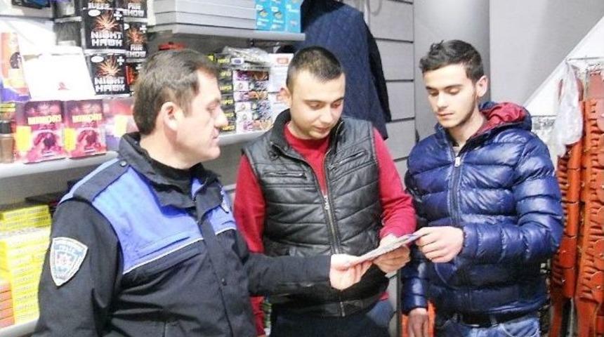 Bartın&rsquo;da Polis, El Broş&uuml;rleriyle Bilgilendirme Yaptı