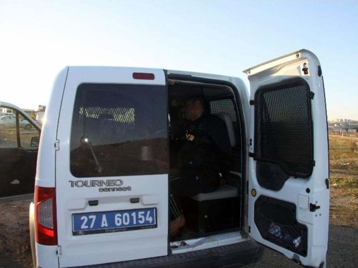 Gaziantep&rsquo;te Alkoll&uuml;, Silahlı Ve Eli Kanlı S&uuml;r&uuml;c&uuml; Polisi Alarma Ge&ccedil;irdi