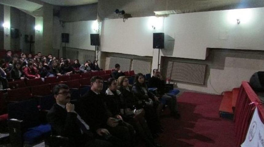 Biga&rsquo;da İstiklal Marşı Okuma Yarışması D&uuml;zenlendi