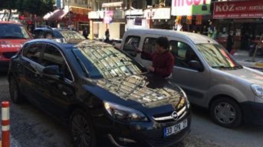 Sokakta &Ccedil;alışan &Ccedil;ocuklar Tehlike Sa&ccedil;ıyor