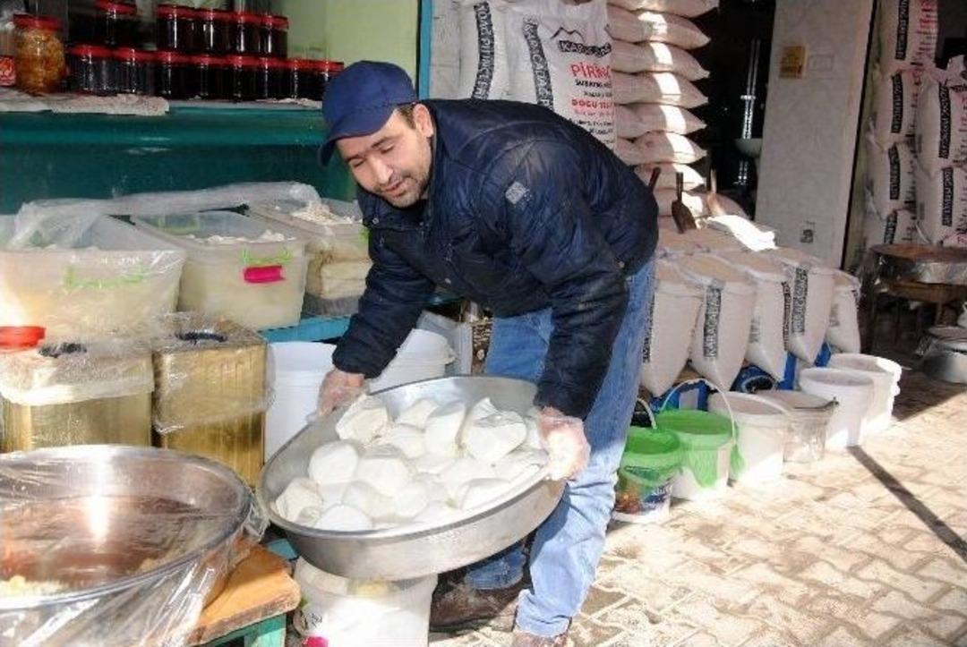 Siverek&rsquo;te Taze Peynir Tezgahtaki Yerini Aldı.