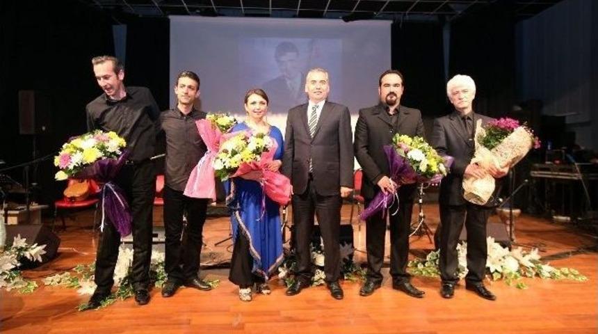 Halk Ozanı &Ouml;zay G&ouml;nl&uuml;m, Memleketinde Anıldı