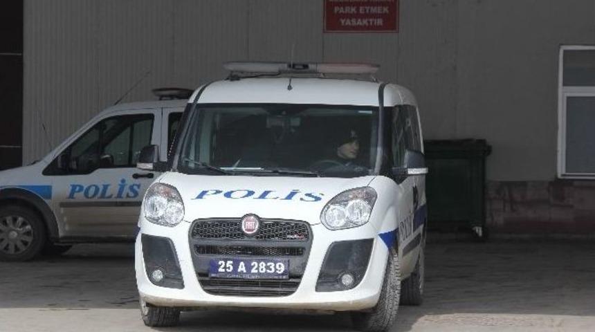 Emekli Bek&ccedil;i, Boşanmak İsteyen Eşini Silahla Başından Vurdu