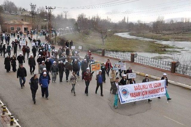 Yağmura Ve Soğuğa Aldırmadan Sağlıklı Yaşam İçin Yürüdüler