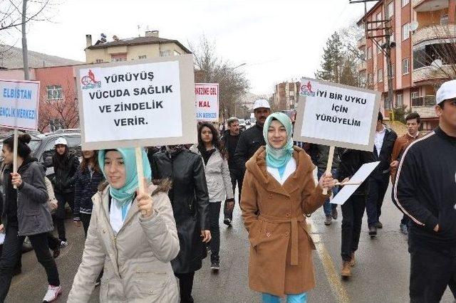 Yağmura Ve Soğuğa Aldırmadan Sağlıklı Yaşam İçin Yürüdüler