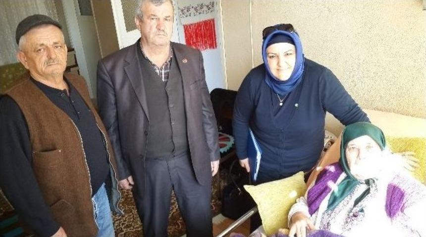 İzmit Belediyesi Yaşlı Ziyaretlerini S&uuml;rd&uuml;r&uuml;yor