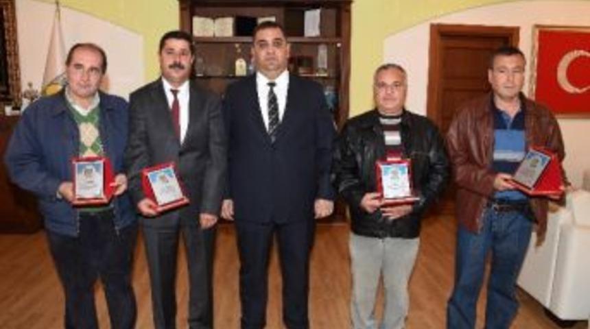 Başkan Can&rsquo;dan Emekli Personellere Plaket