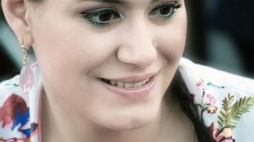 Ekranların Sevilen Y&uuml;z&uuml; Ak Parti&rsquo;den Aday Adayı Oldu