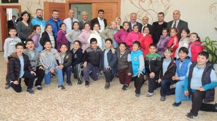 Halk Dansları Ekibinden Doğum G&uuml;n&uuml; S&uuml;rprizi