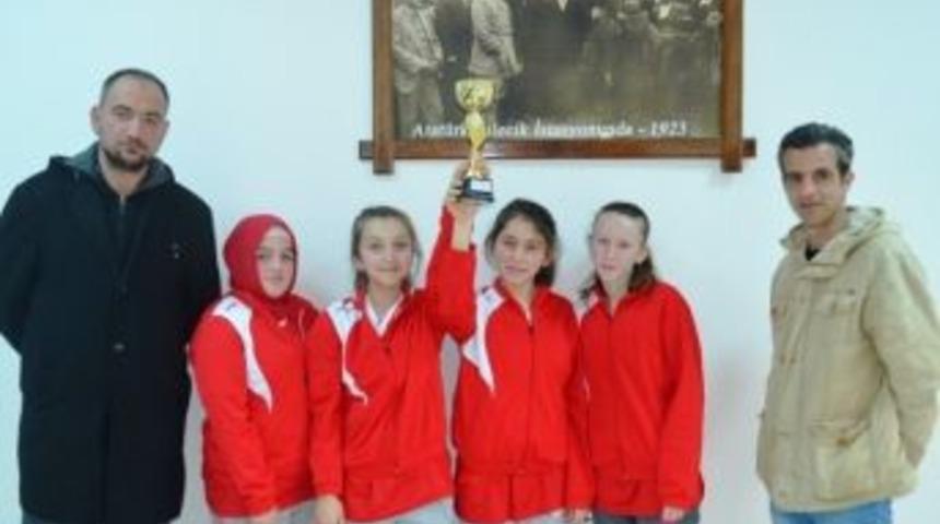 Masa Tenisinde Beşevler Orta Okulu Takımı İl Üçüncüsü Oldu