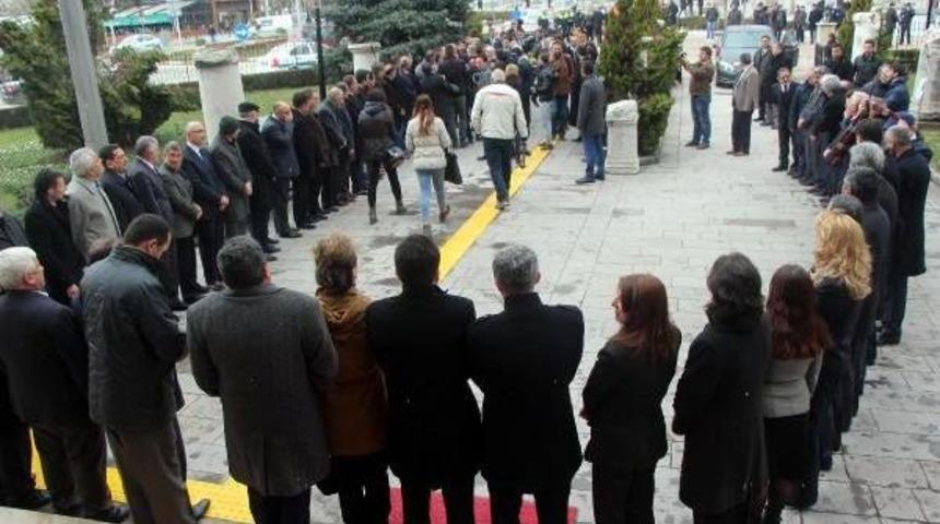 Bolu Valisi Baruş'u Karşılama Kuyruğu