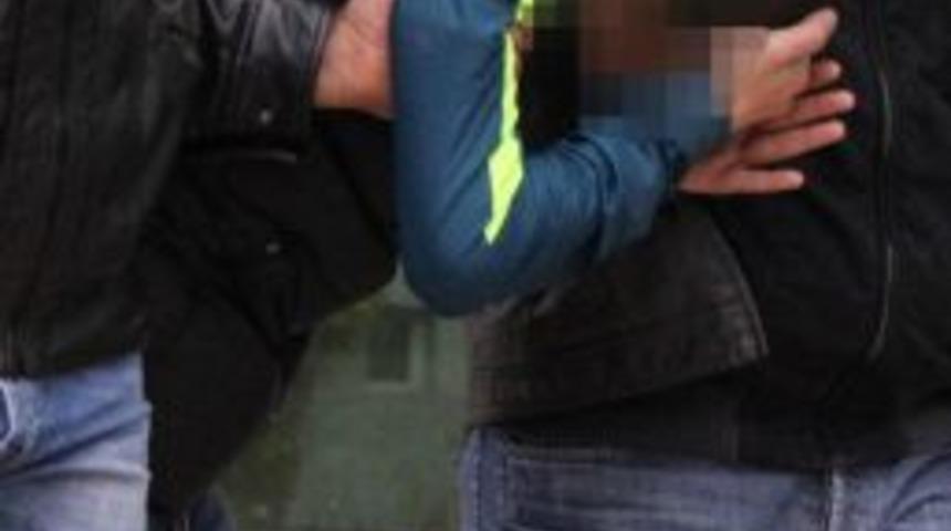 Kavgada 2 Kişiyi Bı&ccedil;akladı