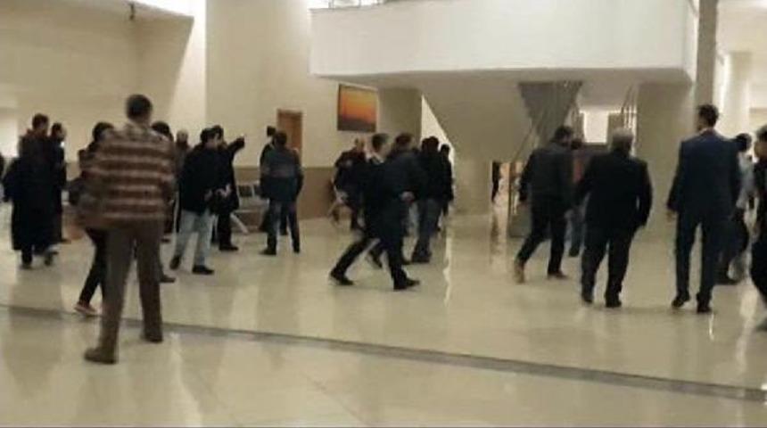 G&uuml;lsuyu Davasında Adliye Koridorları Karıştı, Polis Biber Gazıyla M&uuml;dahale Etti