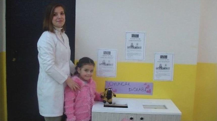 Minikler Oyuncaklarını Paylaştı