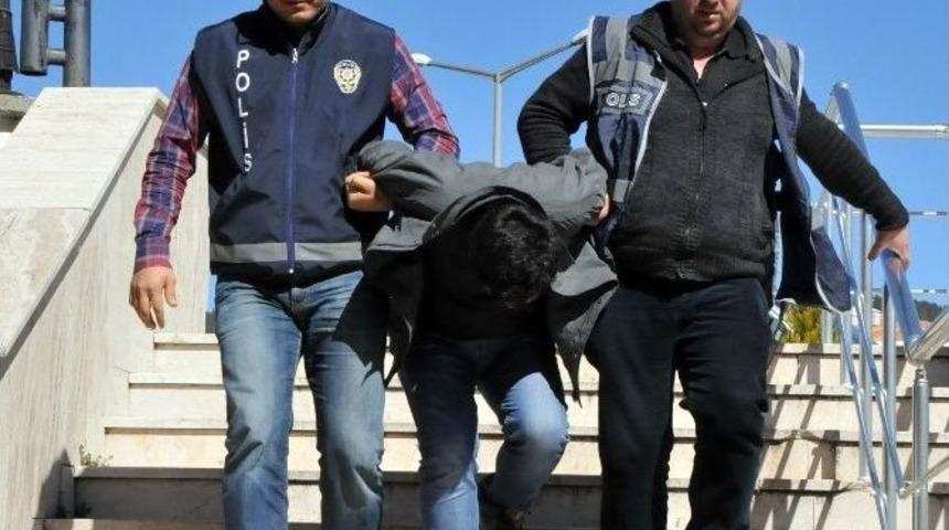 100 Bin Tl Dolandırdı