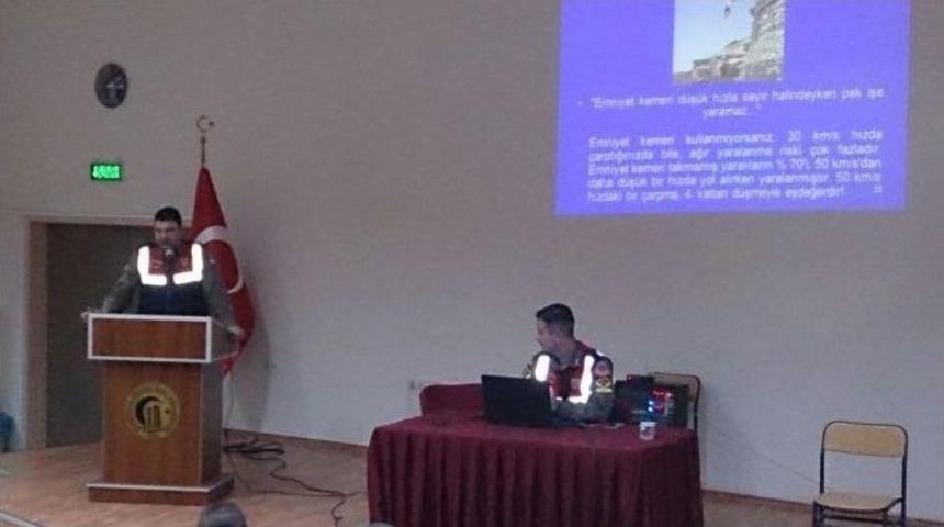 Jandarmadan &Uuml;niversite &Ouml;ğrencilerine Trafik Semineri