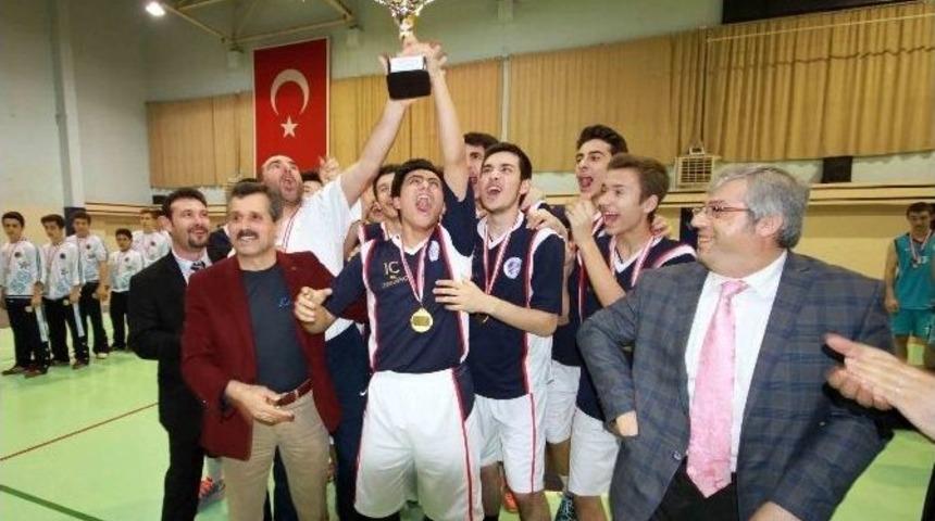 Şampiyon Tredaş Spor Kupasını Aldı
