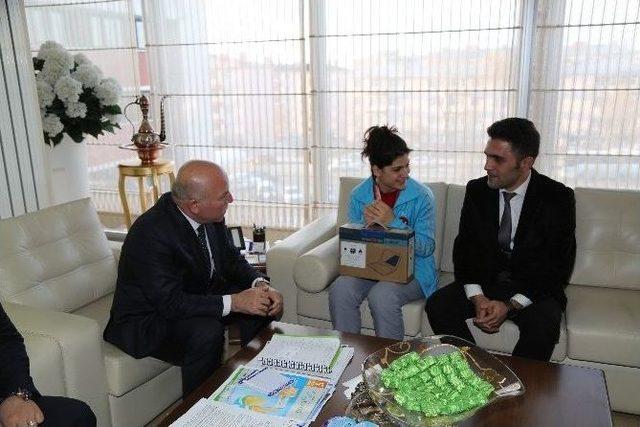 Başkan Sekmen D&uuml;nya İkincisini Altınla &Ouml;d&uuml;llendirdi 1