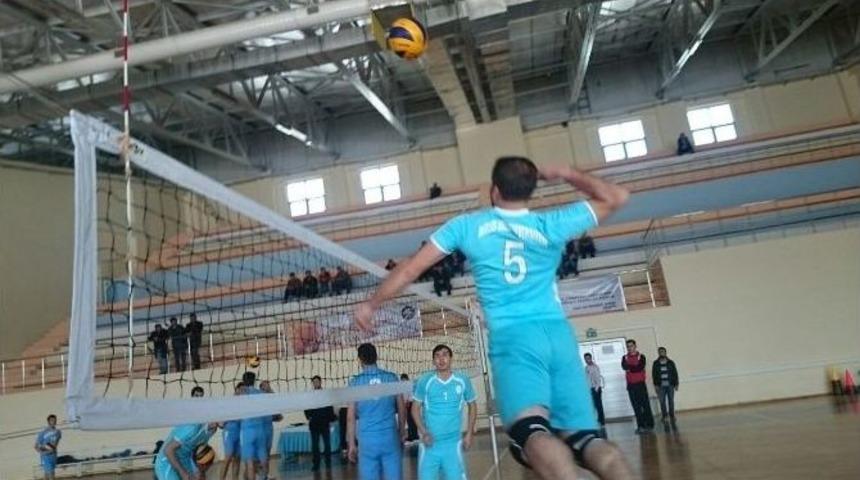 Be&uuml; Voleybol Takımı, A&uuml;&rsquo;y&uuml; 3-1 Mağlup Etti