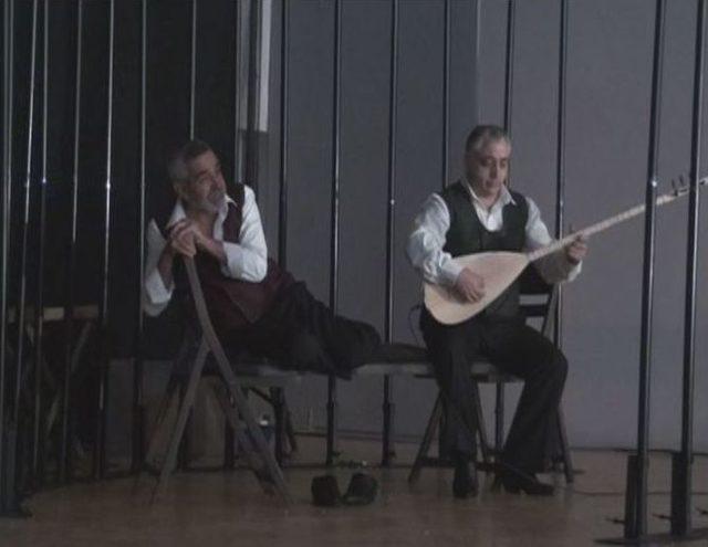 Tiyatro Perdesi Mahkumlar İ&ccedil;in A&ccedil;ıldı 1