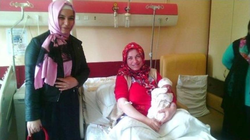 Ak Parti&rsquo;li Kadınlar Hastaneyi Ziyaret Etti