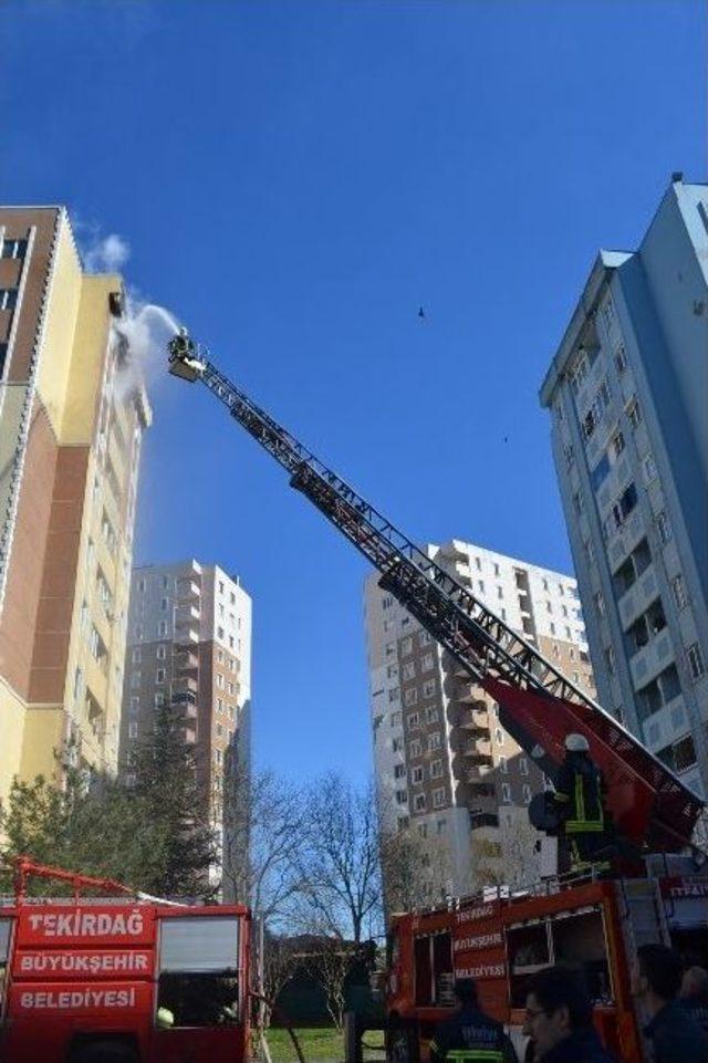 Bina Yangını Paniğe Neden Oldu