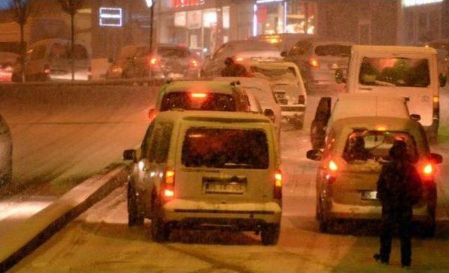 Erzurum'a Kara Kış Geri Döndü