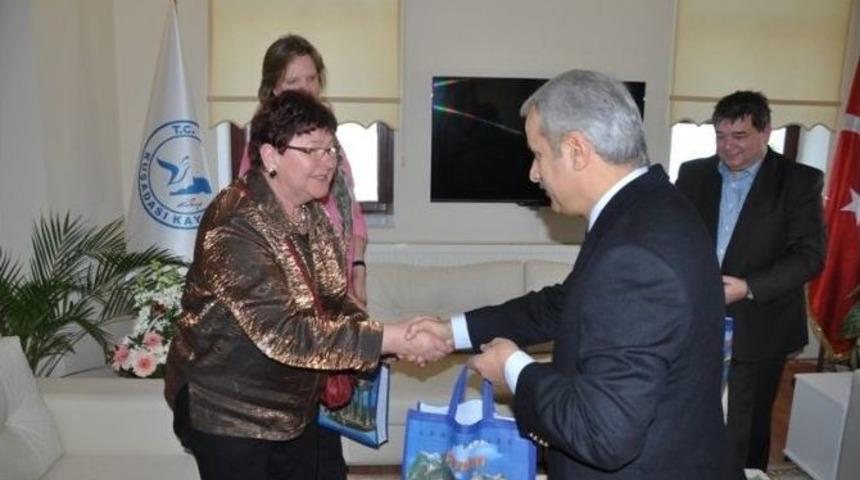 Kardeş Kent Başkanı&rsquo;ndan Kuşadası Kaymakamına Ziyaret