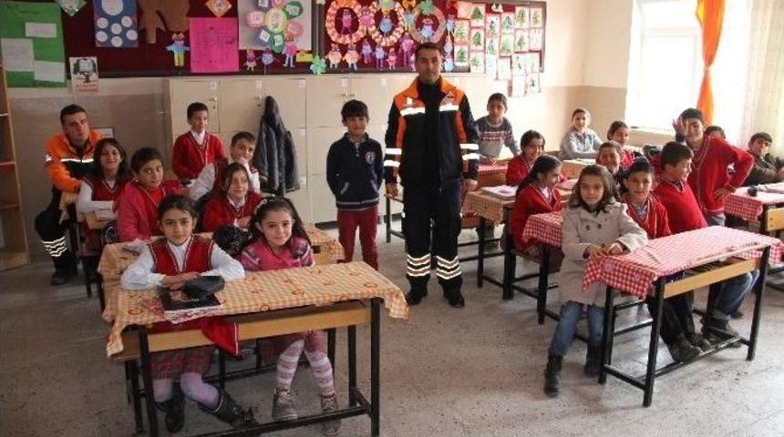 Mehmet Akif Ersoy İlkokulunda Deprem Tatbikatı Ger&ccedil;eği Aratmadı