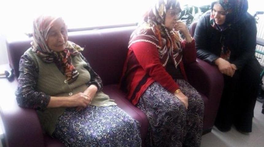 Ak Parti&rsquo;li Kadınlardan Huzurevine Ziyaret