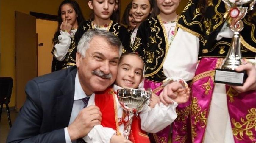 Şampiyon Ekip Kupaları Başkan Karalar&rsquo;a Verdi