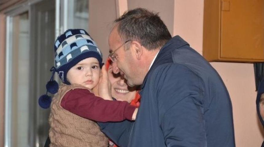 Başkan &Uuml;z&uuml;lmez, Hasta Ziyaretinde