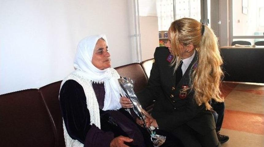 Jandarmadan 8 Mart S&uuml;rprizi